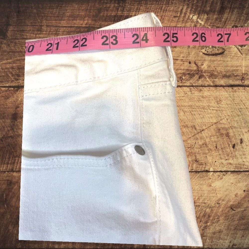 Torrid Inset White Lace Raw Hem Frayed Denim Shorts Size 28 - Picture 7 of 8